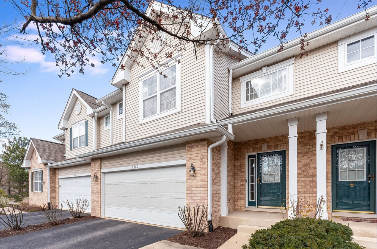 Property Photo: 3062 Tangley Oaks Trail 3062 IL 60532