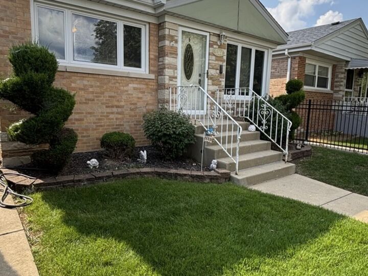 Property Photo: 5344 N Mulligan Avenue IL 60630
