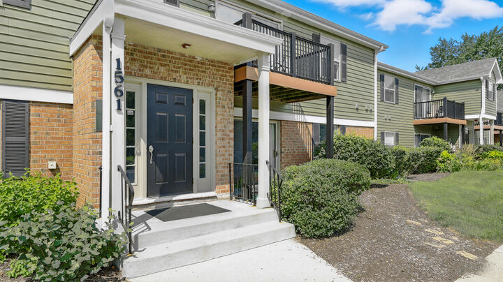 Property Photo:  1561 Raymond Drive 104  IL 60563 