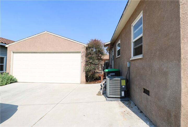 Property Photo:  622 Center Street  CA 92627 