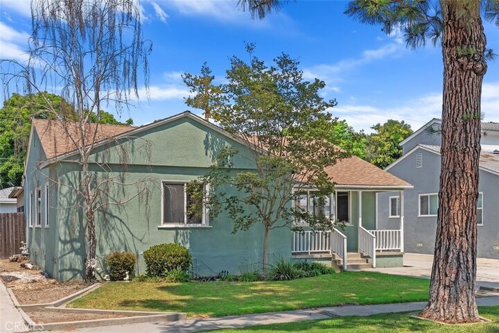 Property Photo: 3842 Knoxville Avenue CA 90808