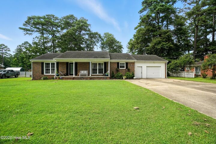 Property Photo:  106 Country Club Drive  NC 27909 