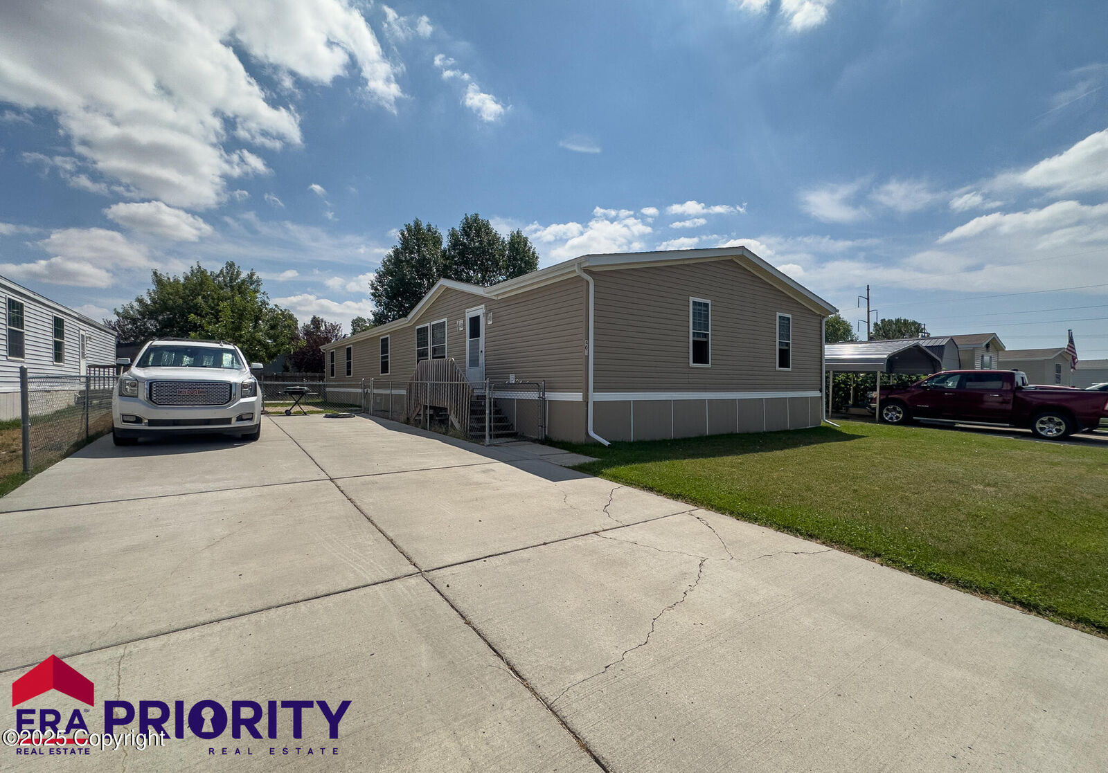 Property Photo: 406 Meadow Rose Ave - WY 82716