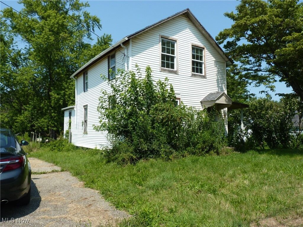 Property Photo: 511 W Ely Street OH 44601