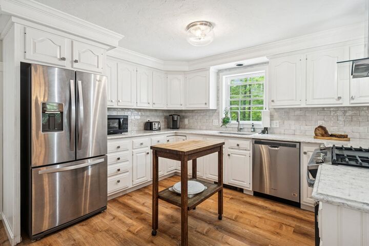 Property Photo:  7 East Sutton Road  NH 03278 
