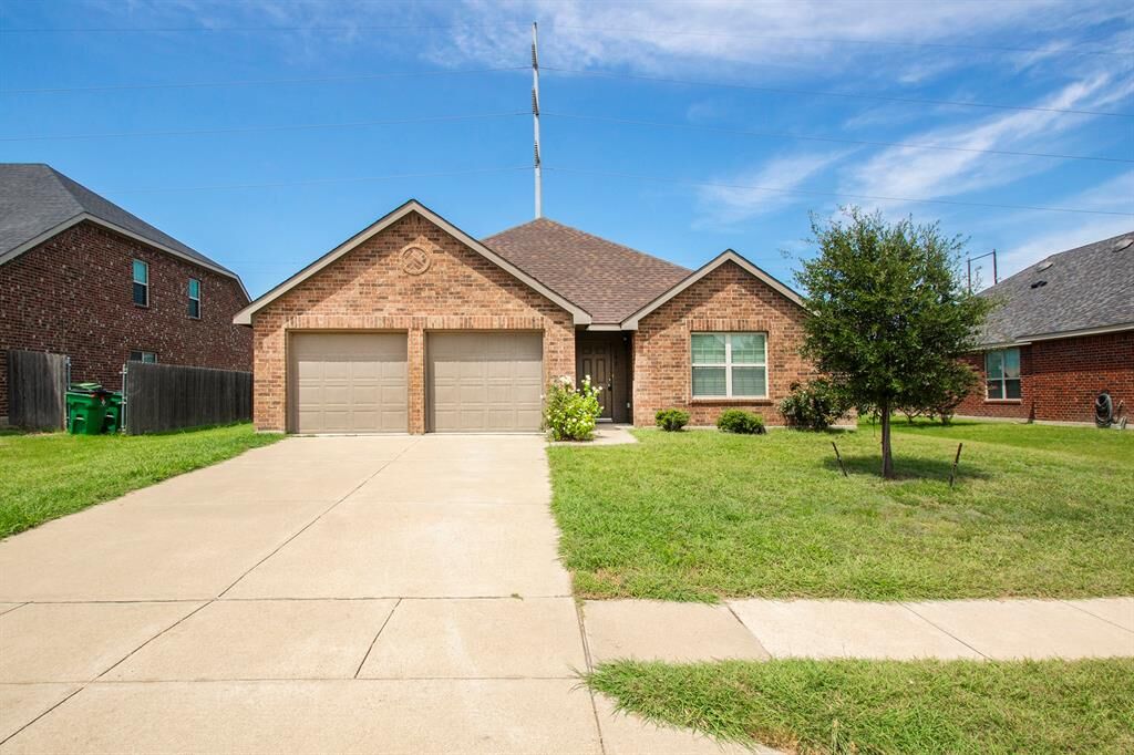 Property Photo:  142 Pinto Drive  TX 75165