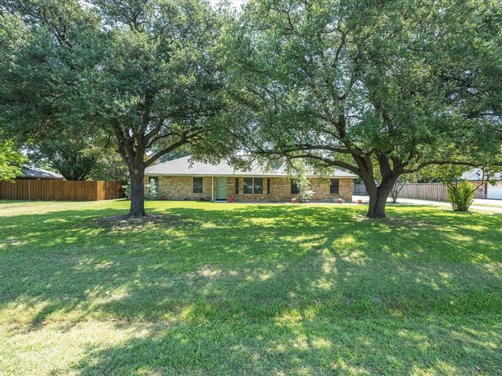 Property Photo: 140 Mabry Lane TX 75154