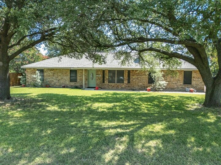Property Photo: 140 Mabry Lane TX 75154
