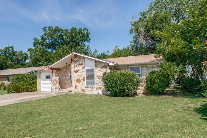 Property Photo:  1417 Summit Street  TX 75149 