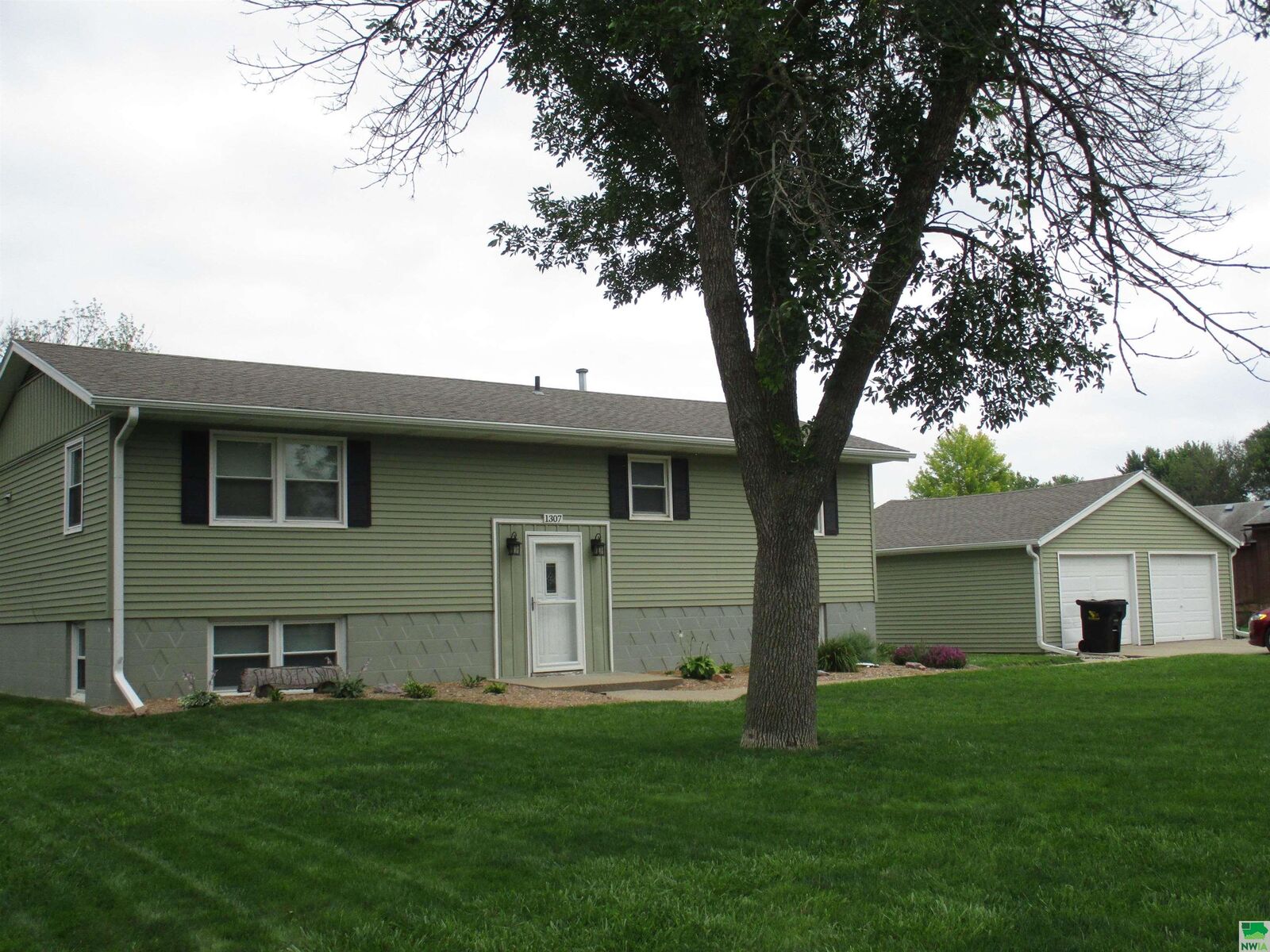 Property Photo: 1307 5th Street IA 51040