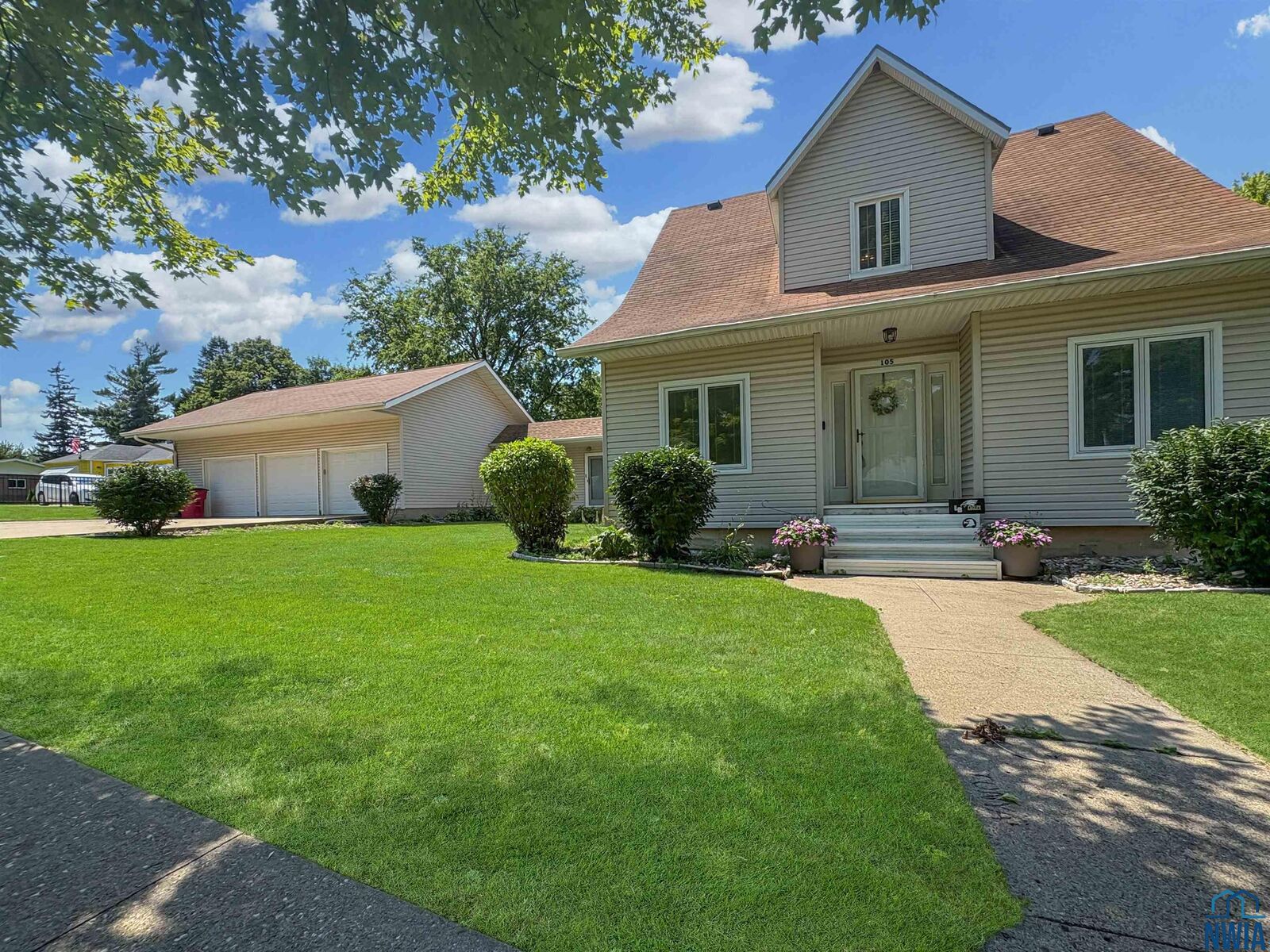 Property Photo: 105 Cedar St IA 51030