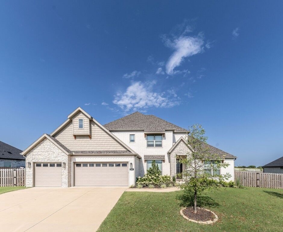 Property Photo: 369 S Emerald Woods Run AR 72730