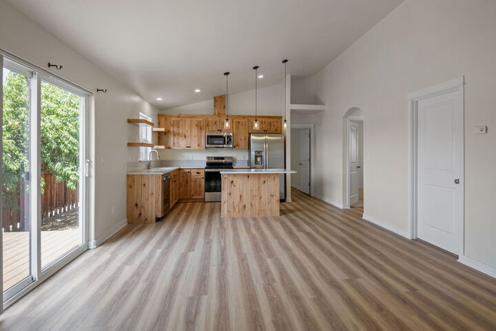 Property Photo:  2870 NE Jackdaw Drive  OR 97701 