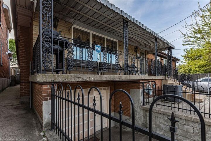 Property Photo:  283 Macnab Street N  ON L8L 1K5 