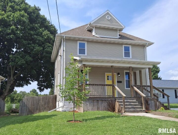 Property Photo:  435 W Maple Street  IL 61520 