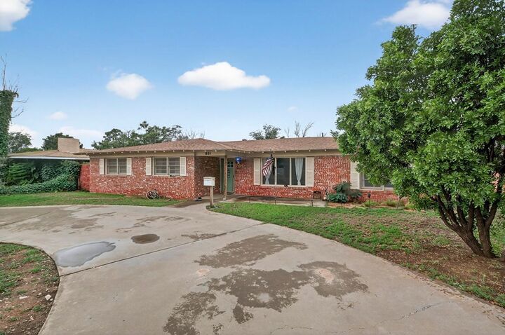 Property Photo: 1605 N I St TX 79701