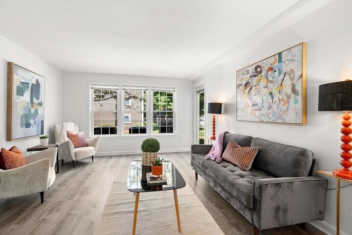 Property Photo:  14 Walden Dr 4  MA 01760 