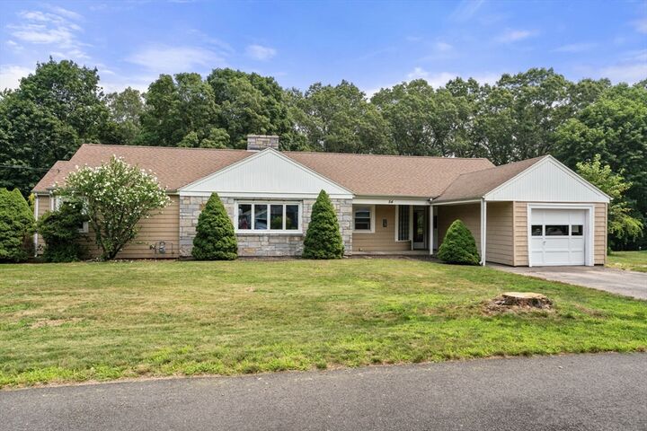 54 Pine Ridge Dr  Franklin MA 02038 photo