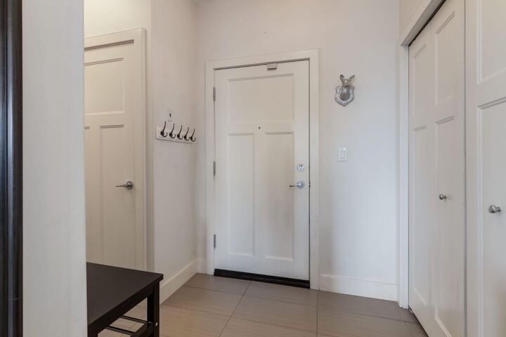 Property Photo:  3410 20 Street SW 414  AB T2T 3Z2 