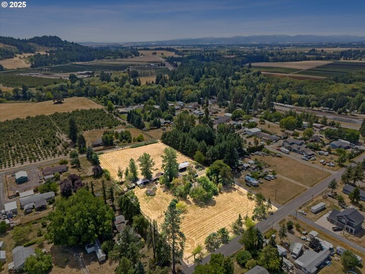 Property Photo:  4236 SE Whiteson Rd  OR 97101 