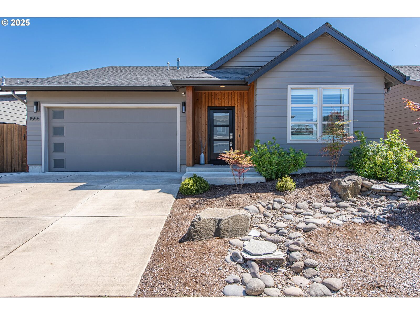 Property Photo: 1556 Umpqua Ave OR 97408