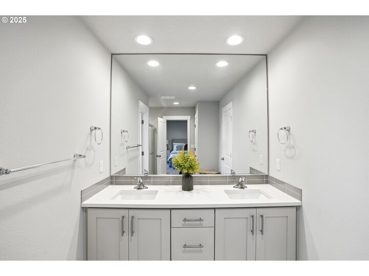 Property Photo:  13200 NE 83rd Way  WA 98682 