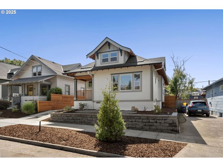 Property Photo:  4711 NE 31st Ave  OR 97211 