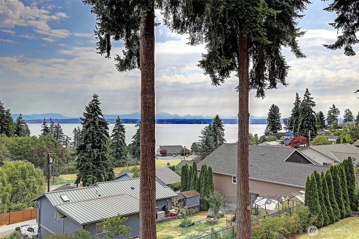 Property Photo: 1237 SE Camano Drive WA 98282
