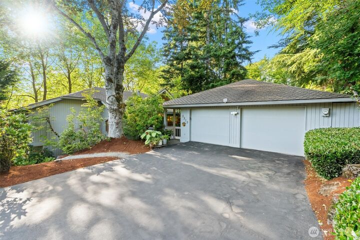Property Photo:  3216  142nd Place NE  WA 98007 