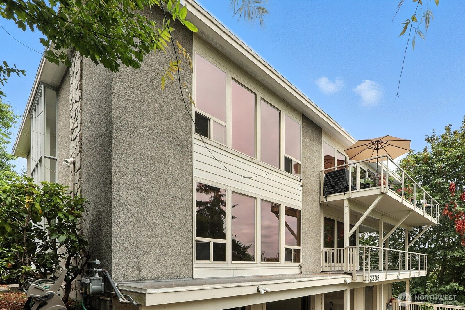 Property Photo:  2308 W Wheeler Street 2  WA 98199 