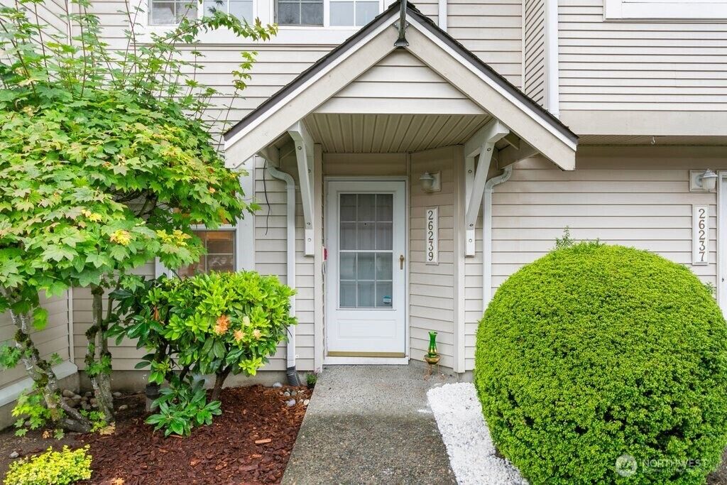 Property Photo:  26239  114th Lane SE 40  WA 98030 