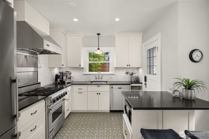 Property Photo:  2410 E Highland Drive  WA 98112 
