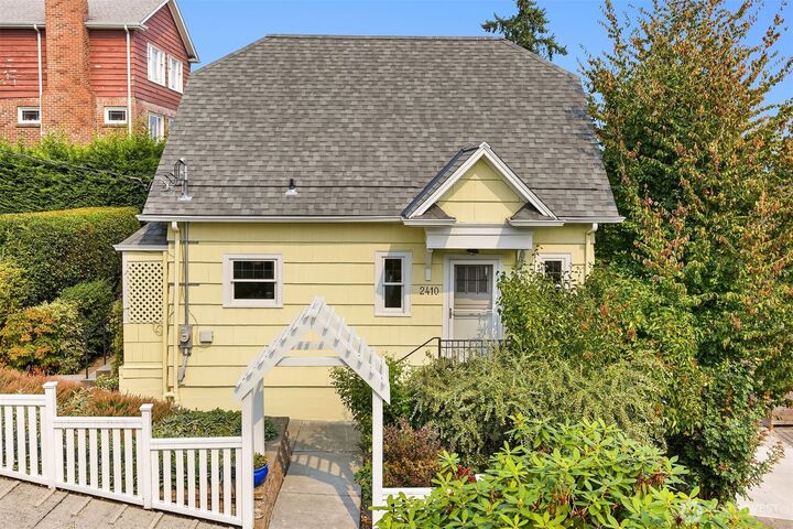 Property Photo:  2410 E Highland Drive  WA 98112 