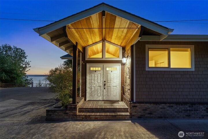 Property Photo: 28434 5th Place S WA 98198