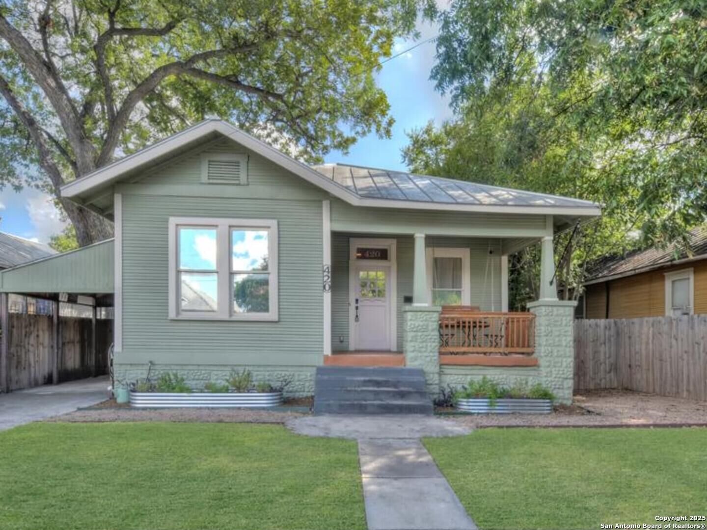 Property Photo:  420 Devine  TX 78210 