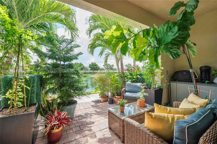 Property Photo:  4216 N Dixie Hwy 60  FL 33334 