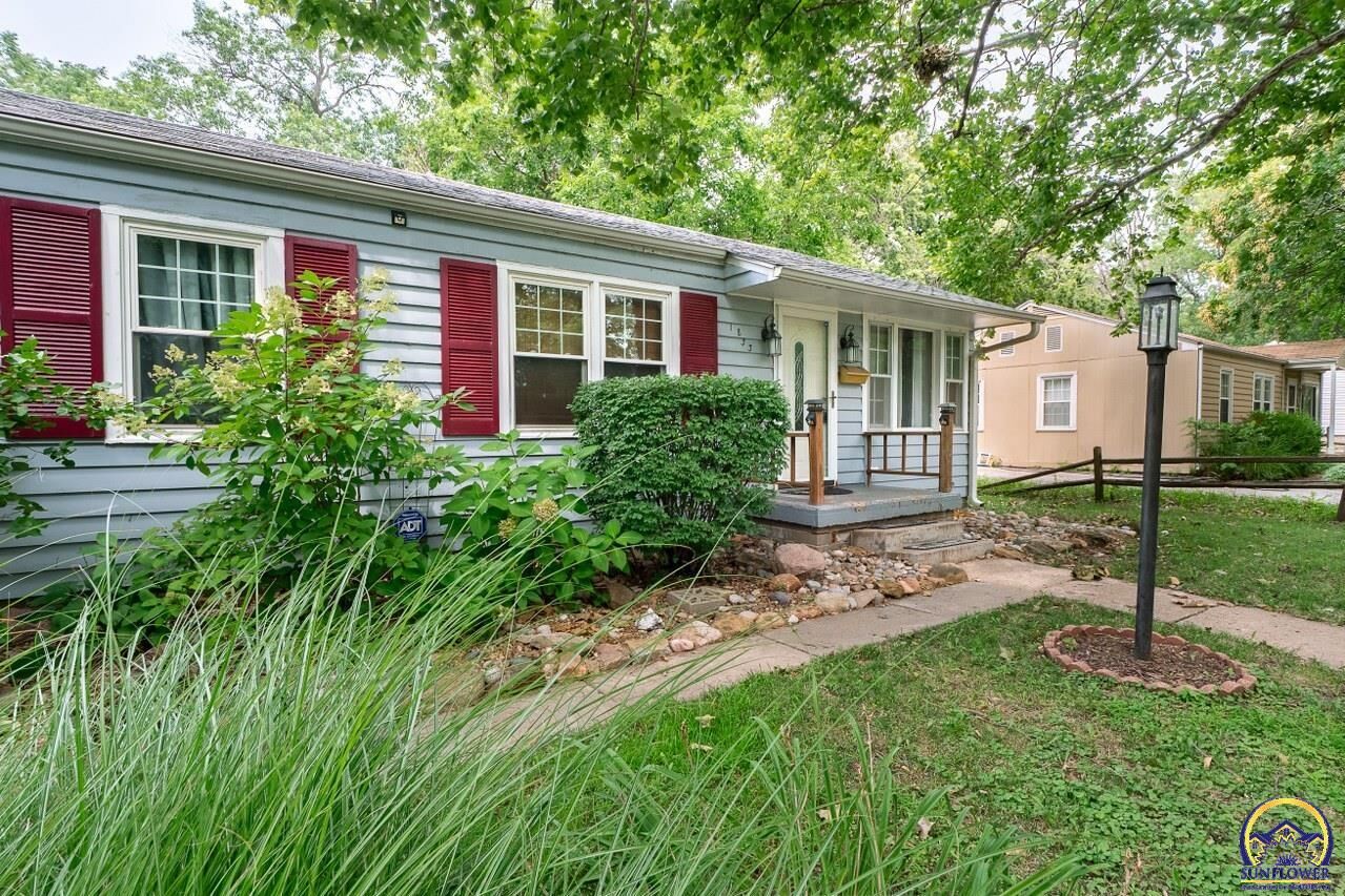 Property Photo: 1833 SW Wayne Ave KS 66614