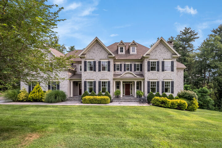 6 Wellesley Court  Avon CT 06001 photo