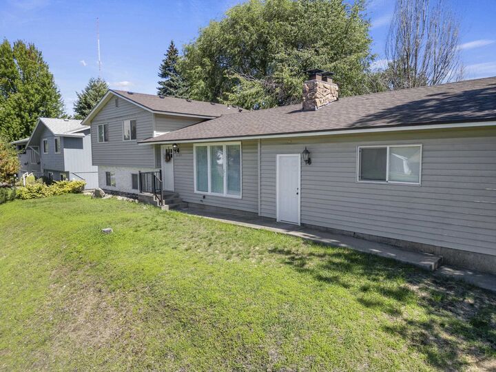 Property Photo:  6127 S Crestline St  WA 99223 