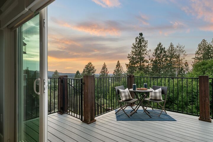 Property Photo:  2526 S Man O War Ln  WA 99037 
