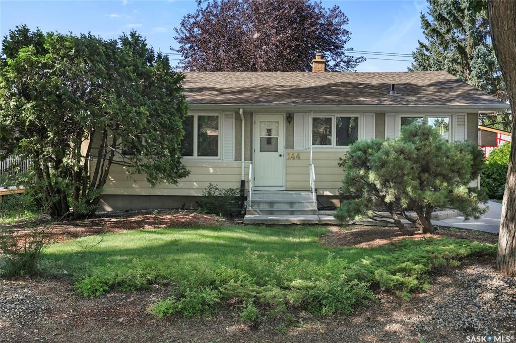 Property Photo: 144 Woodward Avenue SK S4R 3H4