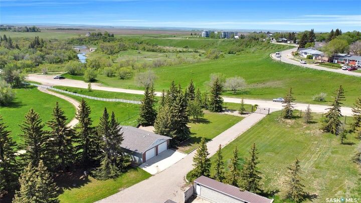Property Photo:  1055 7th Avenue SW  SK S6H 5R2 