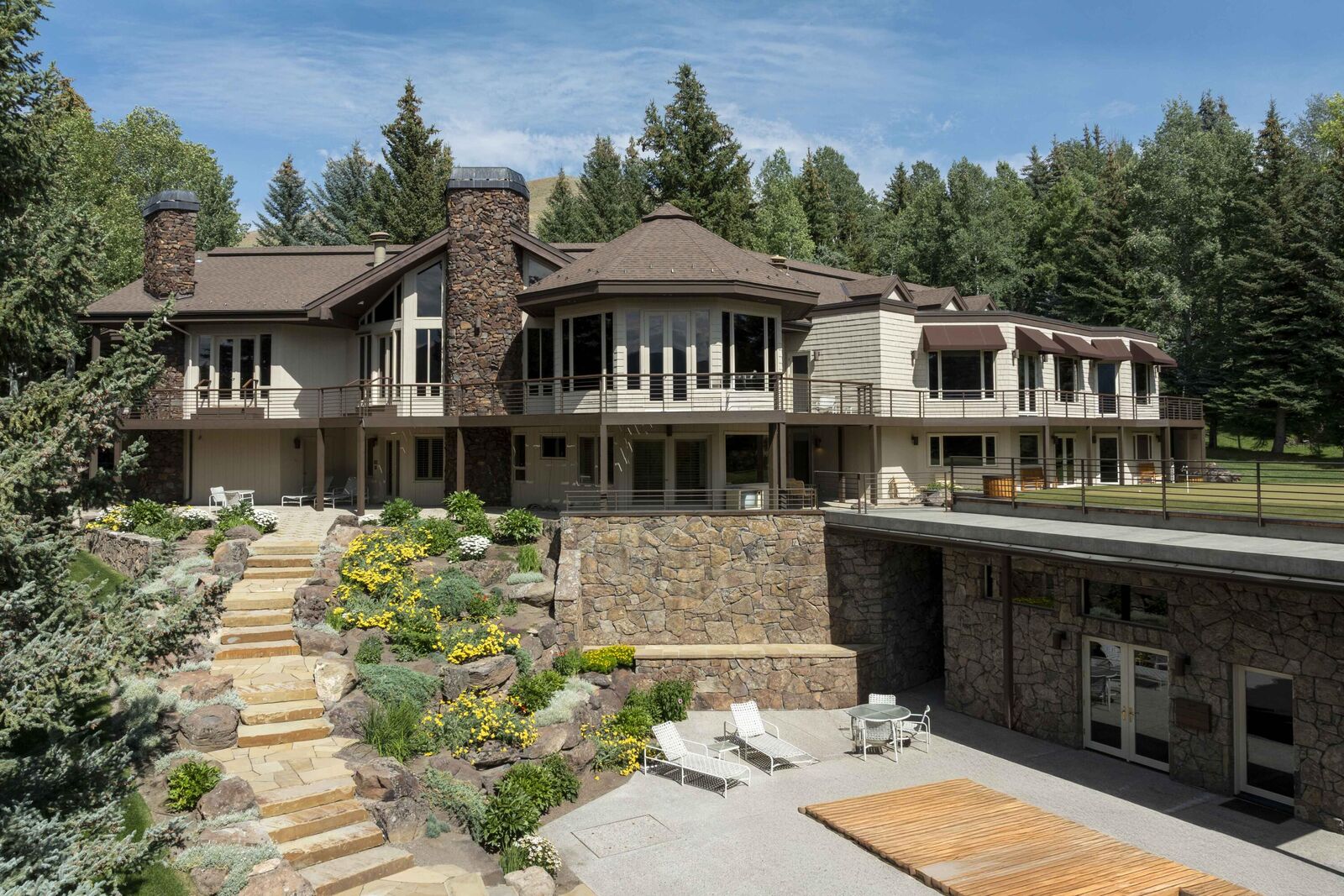 Property Photo:  100 Wedeln Lane  ID 83353 