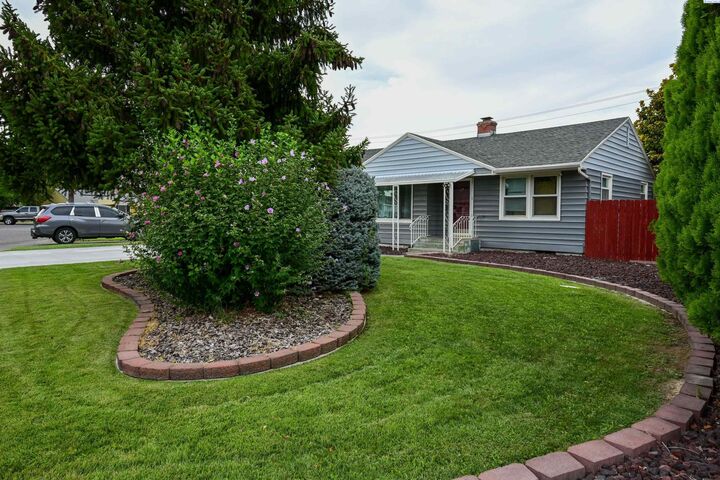Property Photo:  2310 W 1st Ave  WA 99336 