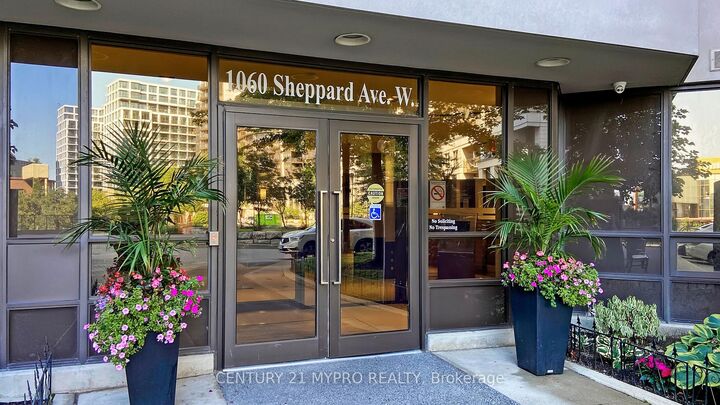 Photo de la propriété: 1060 Sheppard Avenue W 1214 ON M3J 0G7