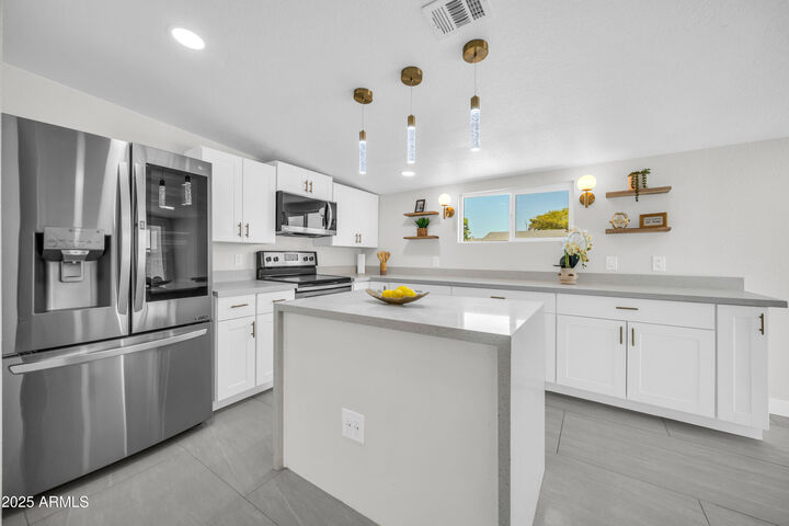 3736 W Wethersfield Road  Phoenix AZ 85029 photo