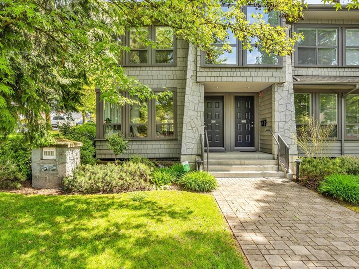 Photo de la propriété: 1664 St.georges Avenue BC V7L 3J7