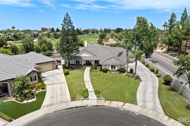 Property Photo: 4608 Scalloway Court CA 93312