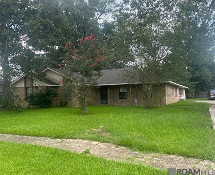 Property Photo: 15946 Ferrell Ave LA 70817