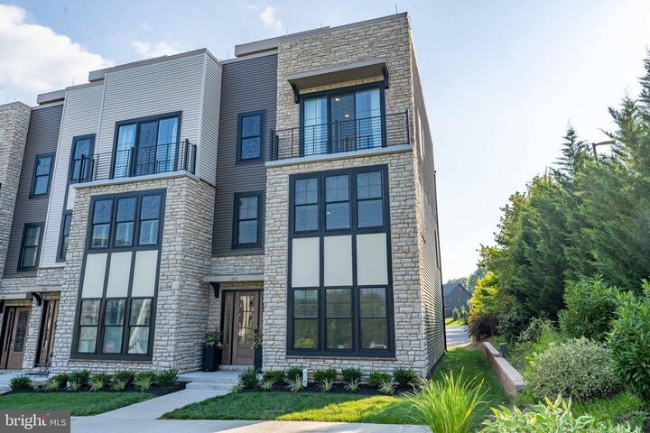 367 W Horseshoe Trail  Newtown Square PA 19073 photo